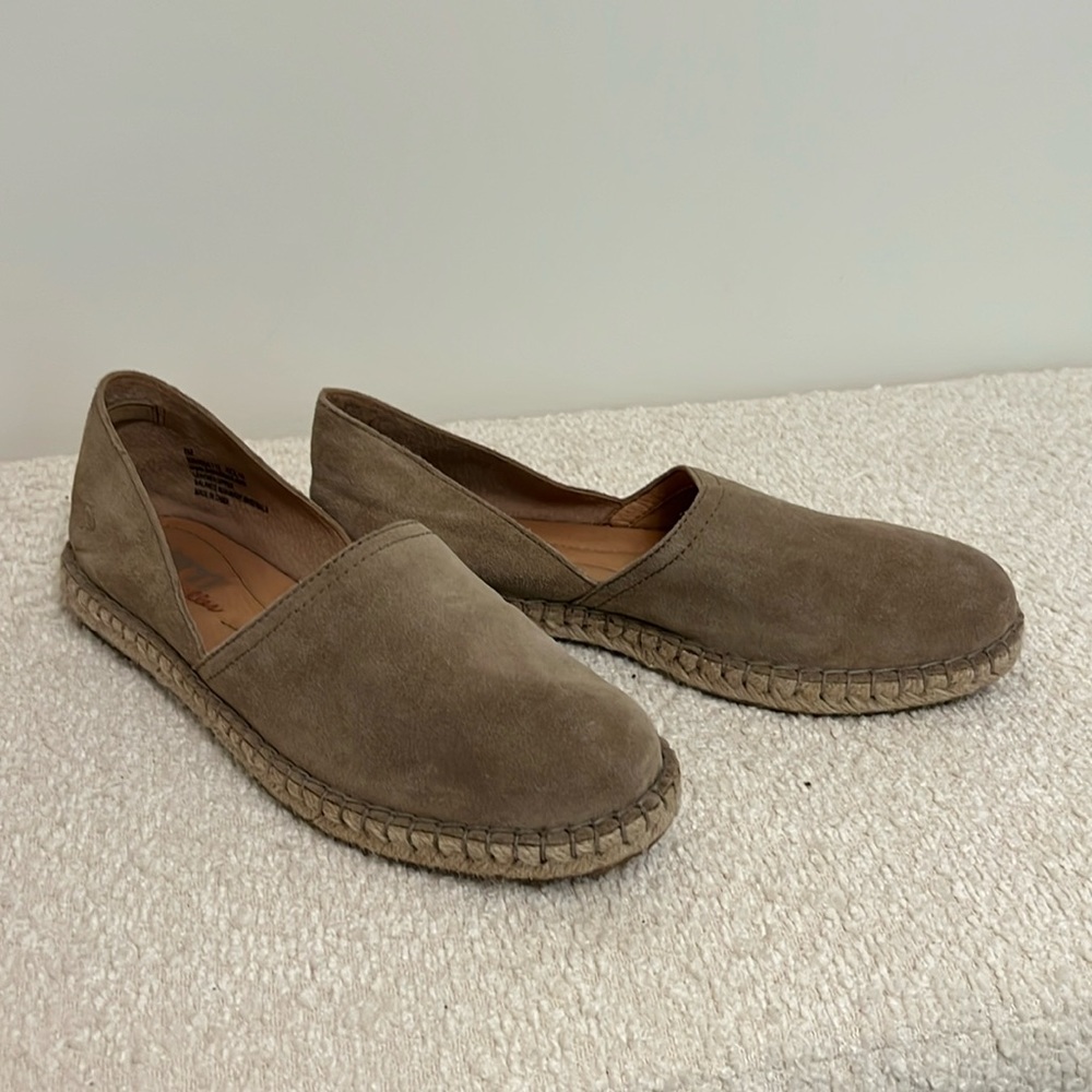 ⭐️HP⭐️ Born Suede Espadrille. Sz 8